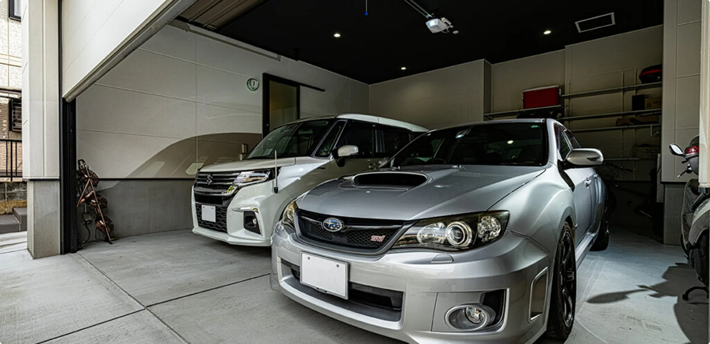 最大間口6mで、大型車2台並列駐車可能