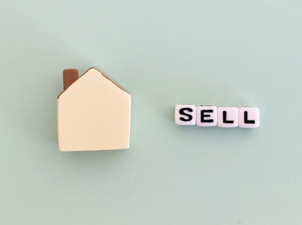 不動産売却とは？不動産売却の基礎知識と家や土地を売る時のポイントを解説
