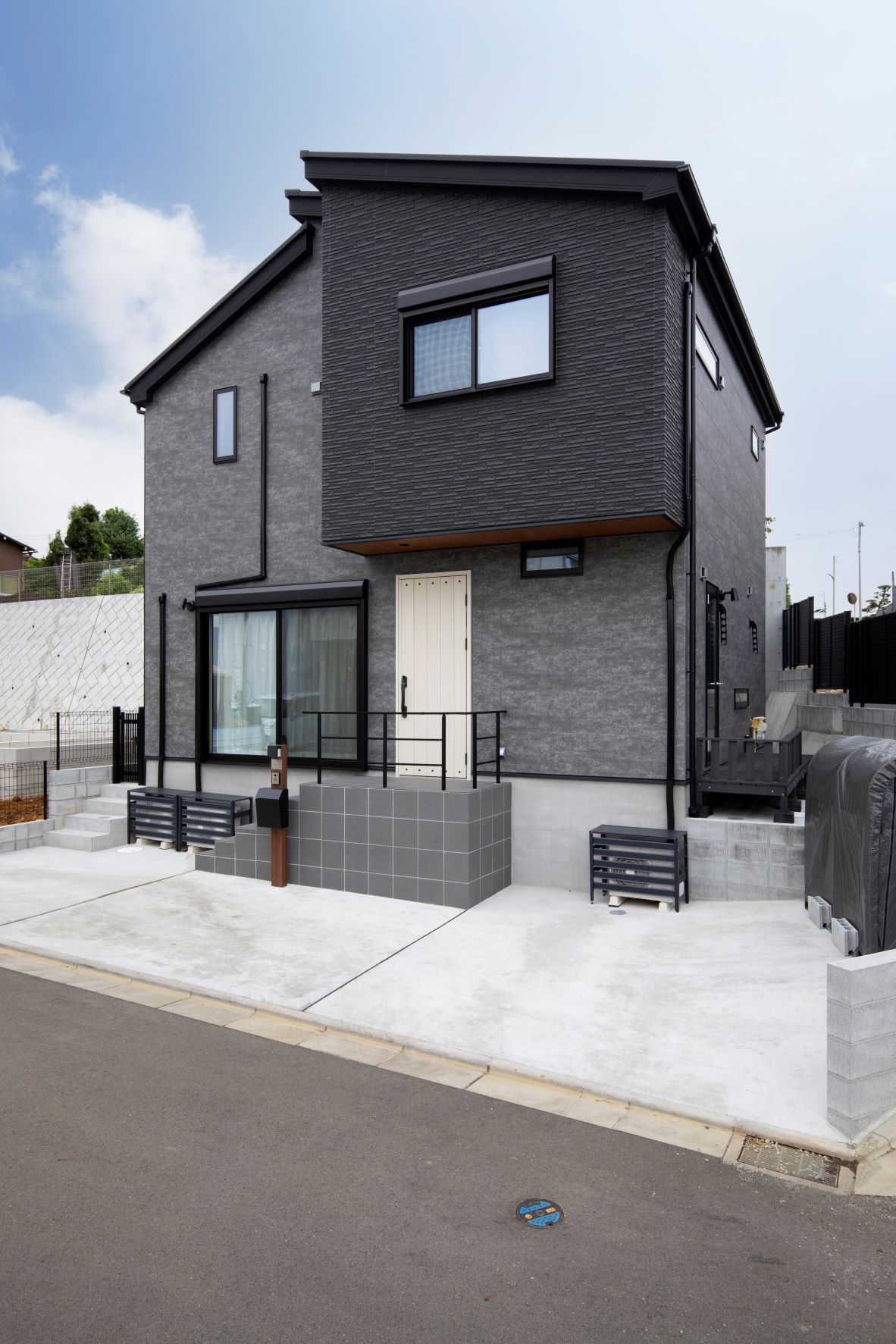 「グレイッシュモダンの家」-神奈川県座間市