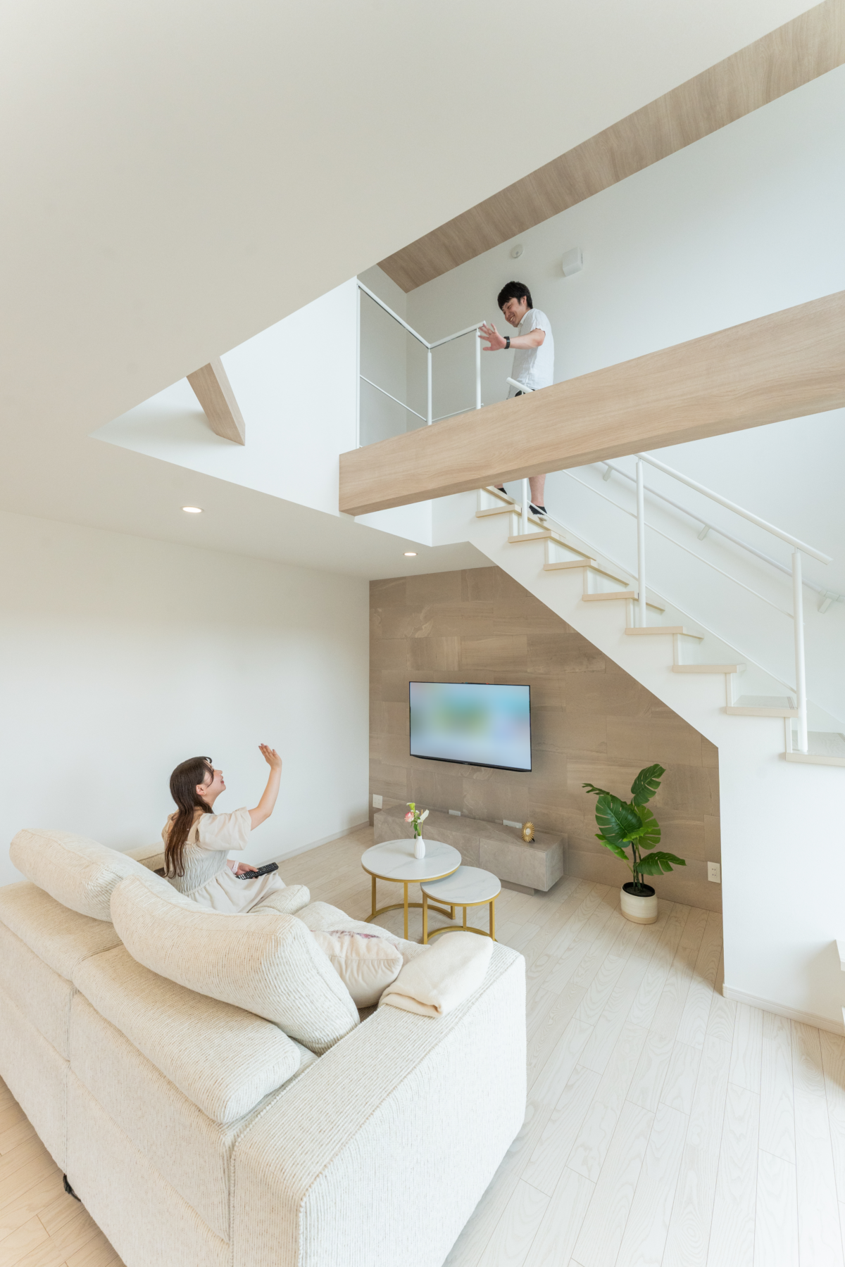 高台の眺望を取り込む大空間LDK。アイデアが光るリビング階段のある注文住宅